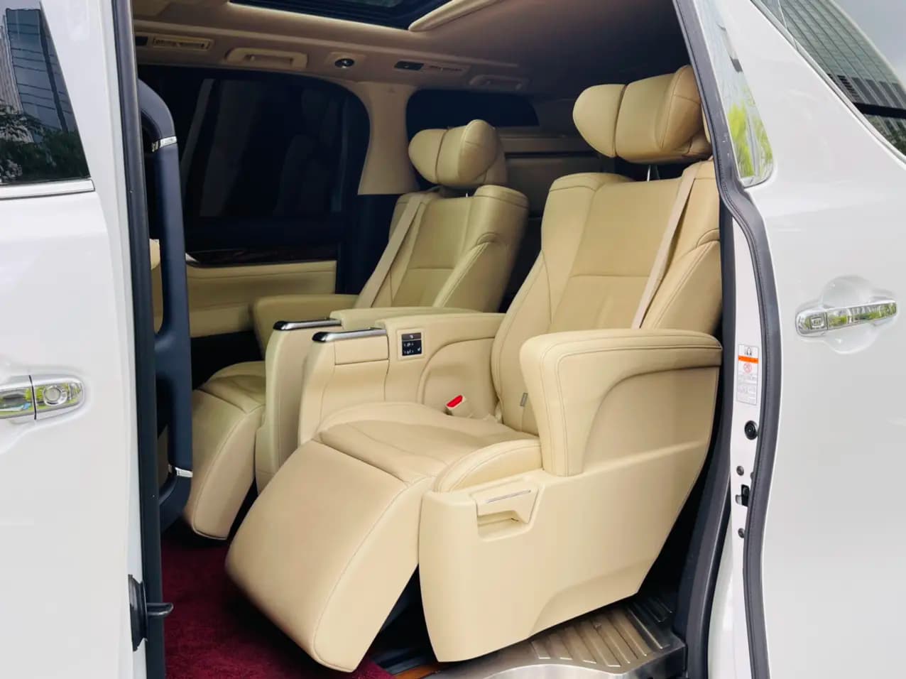 Toyota Alphard 2022 г. 120005 км. — фото 16