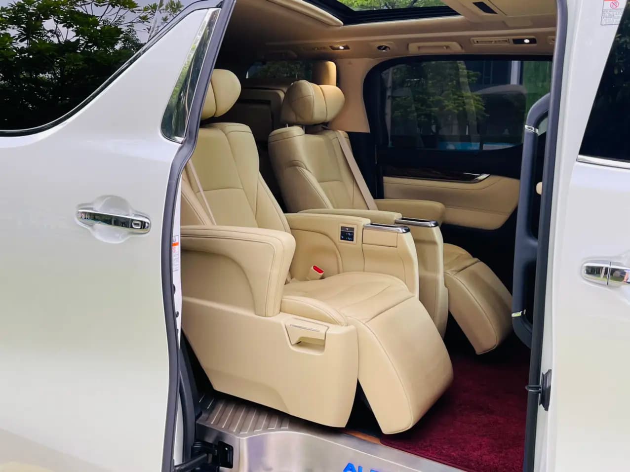Toyota Alphard 2022 г. 120005 км. — фото 19