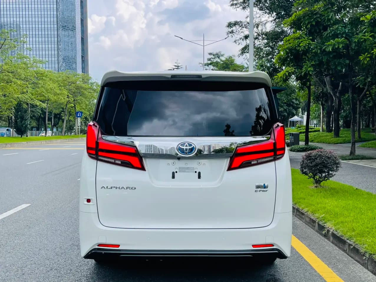 Toyota Alphard 2022 г. 120005 км. — фото 5