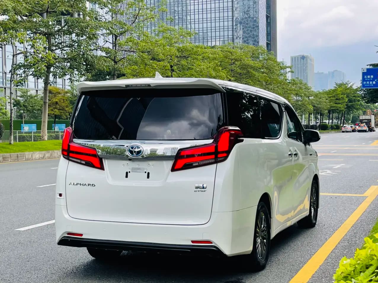 Toyota Alphard 2022 г. 120005 км. — фото 6