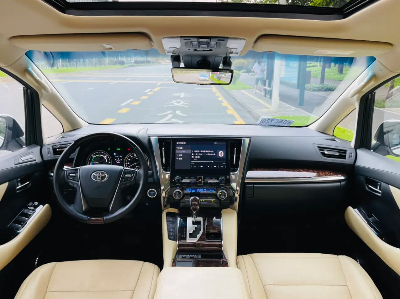 Toyota Alphard 2022 г. 120005 км. — фото 10