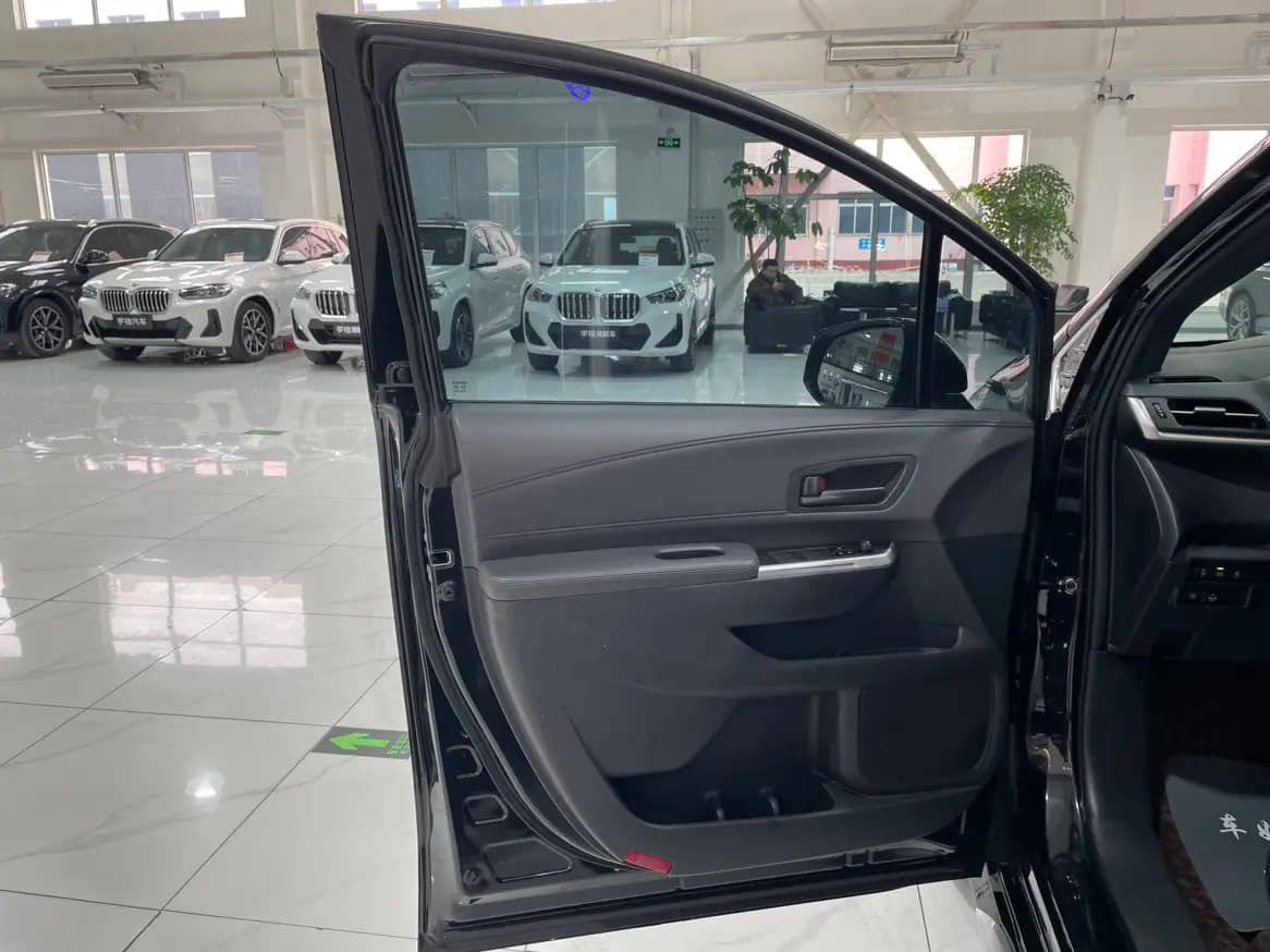 Toyota Granvia 2024 г. 45700 км. — фото 23