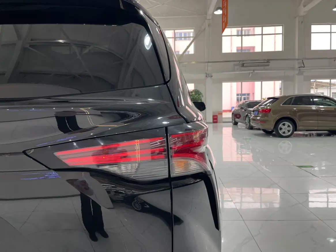 Toyota Granvia 2024 г. 45700 км. — фото 7