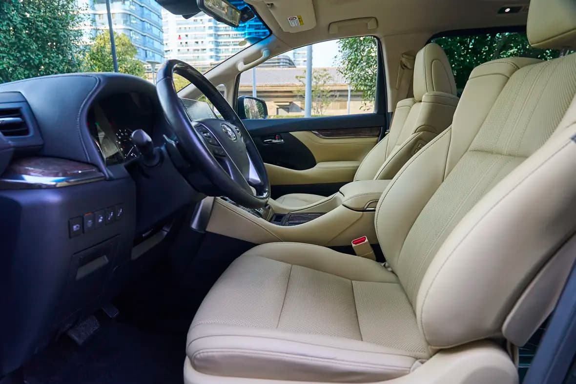 Toyota Crown Wellfire 2023 г. 72080 км. — фото 11