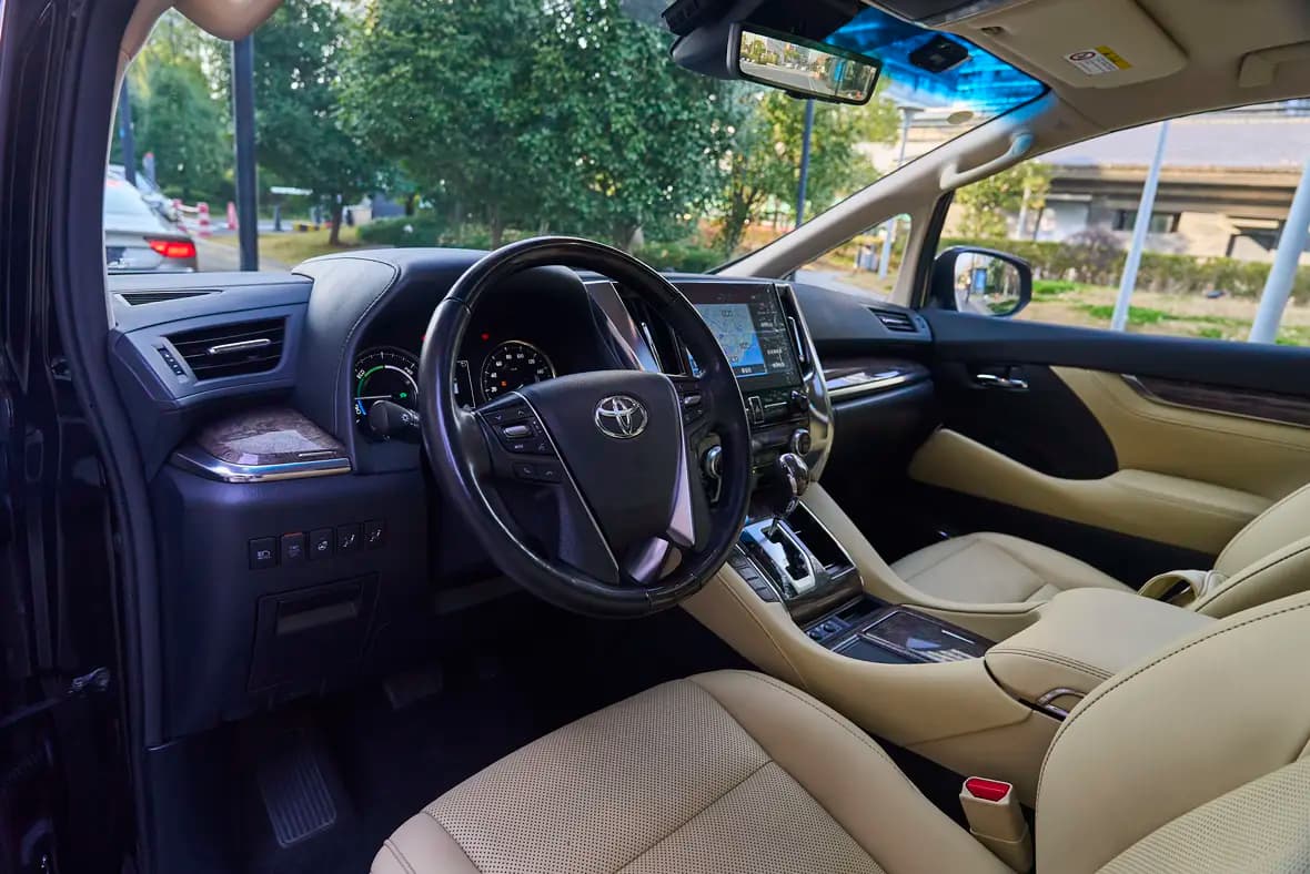 Toyota Crown Wellfire 2023 г. 72080 км. — фото 19
