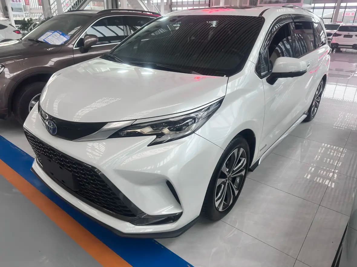 Toyota Granvia 2023 г. 66074 км.