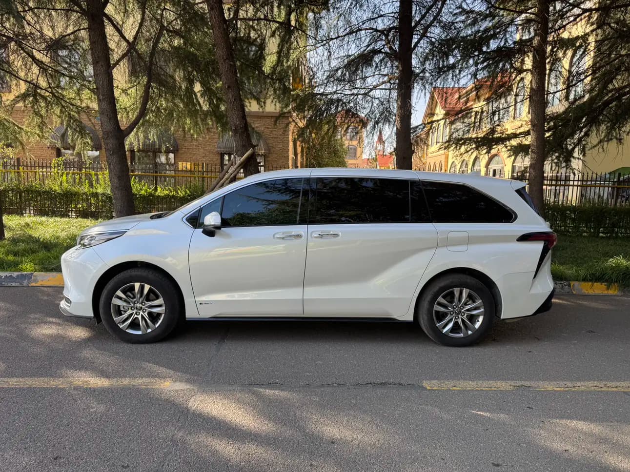 Toyota Sienna 2025 г. 20050 км. — фото 2