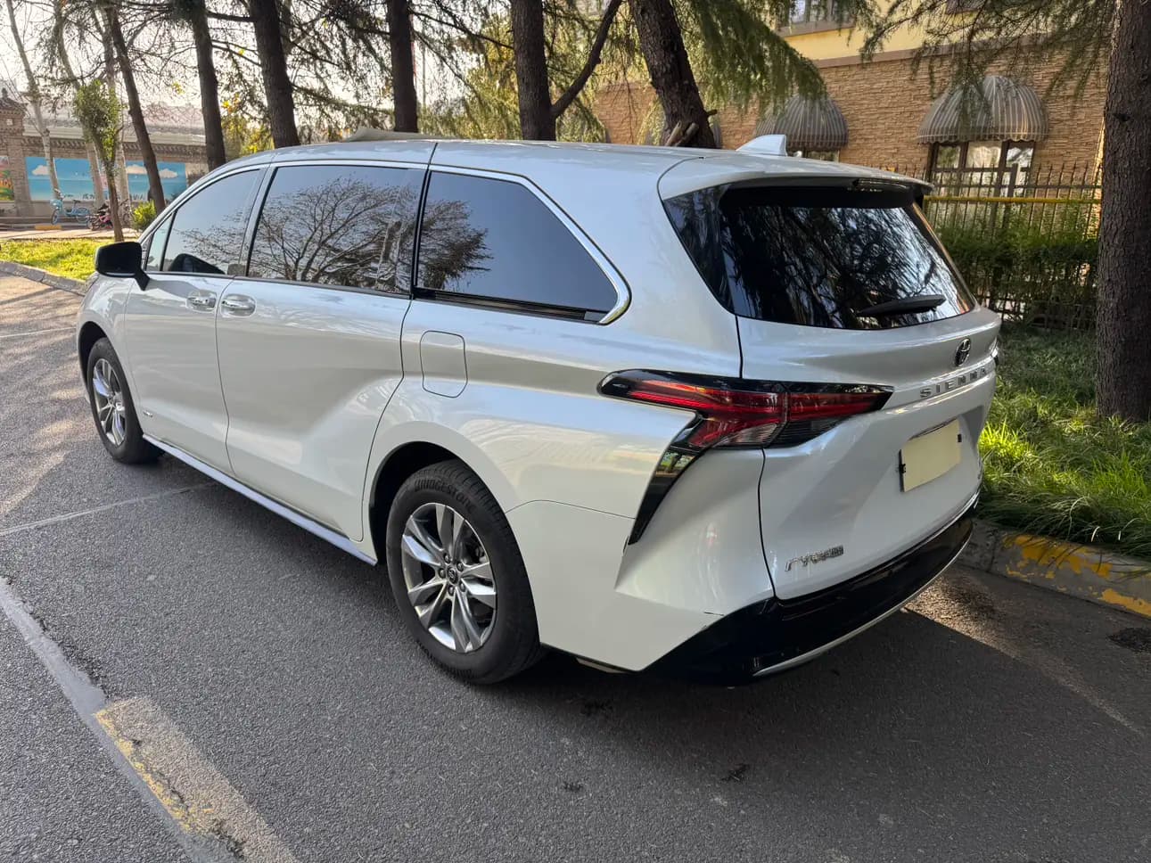 Toyota Sienna 2025 г. 20050 км. — фото 3