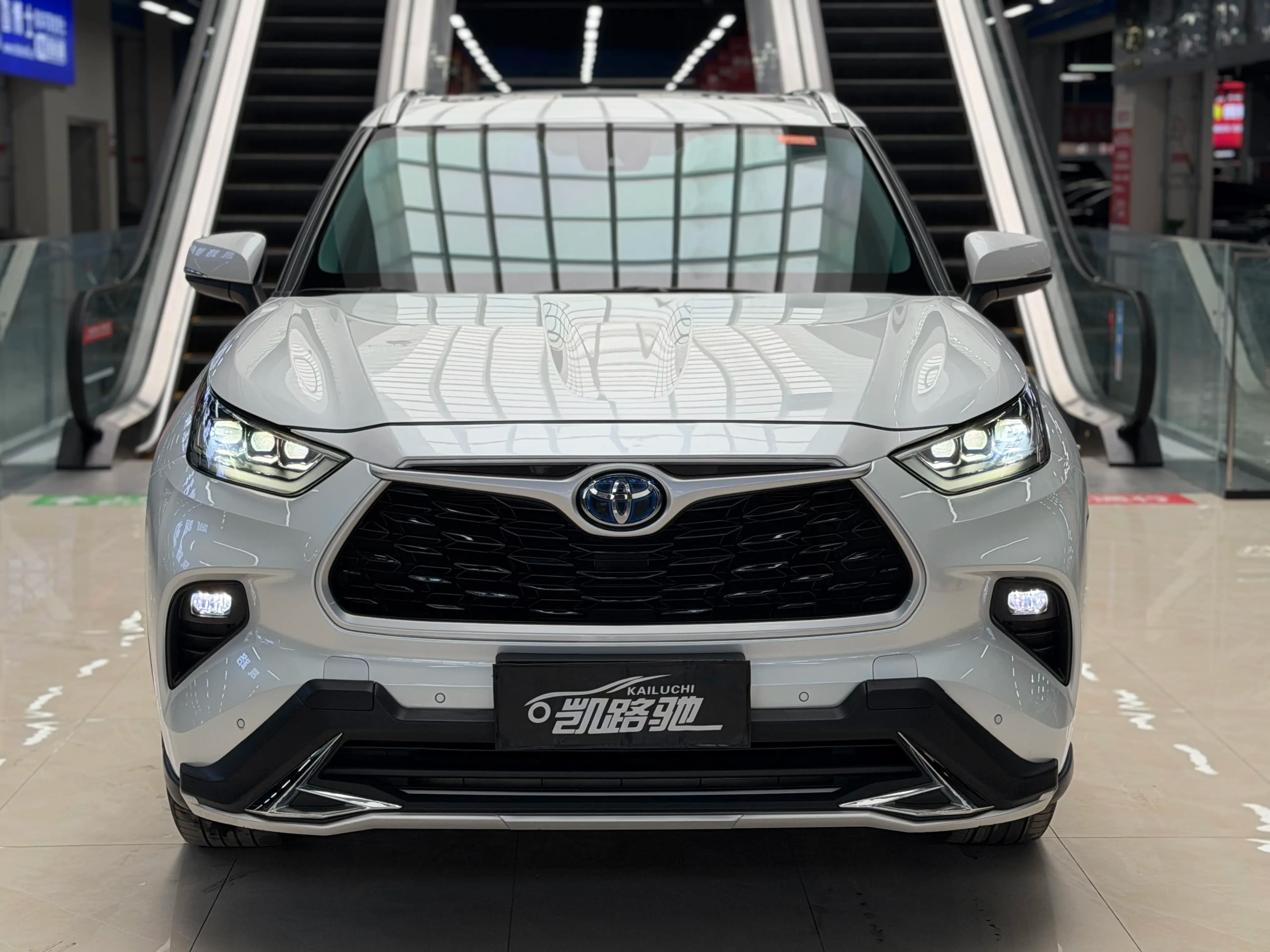 Toyota Highlander 2022 г. 53129 км. — фото 2