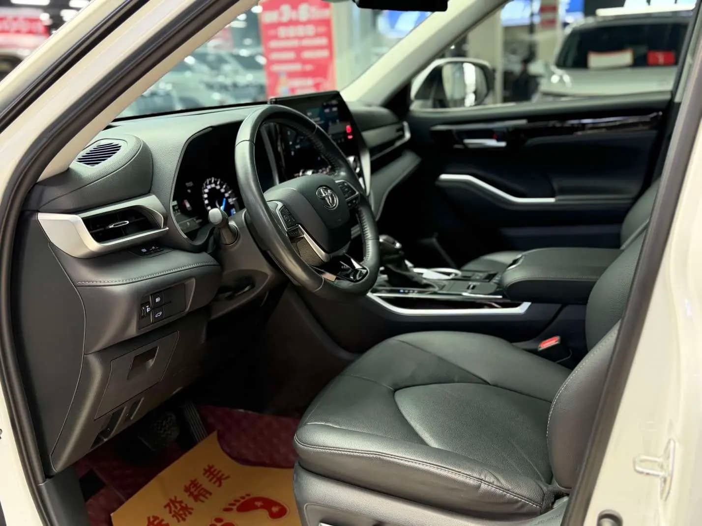 Toyota Highlander 2022 г. 53129 км. — фото 9