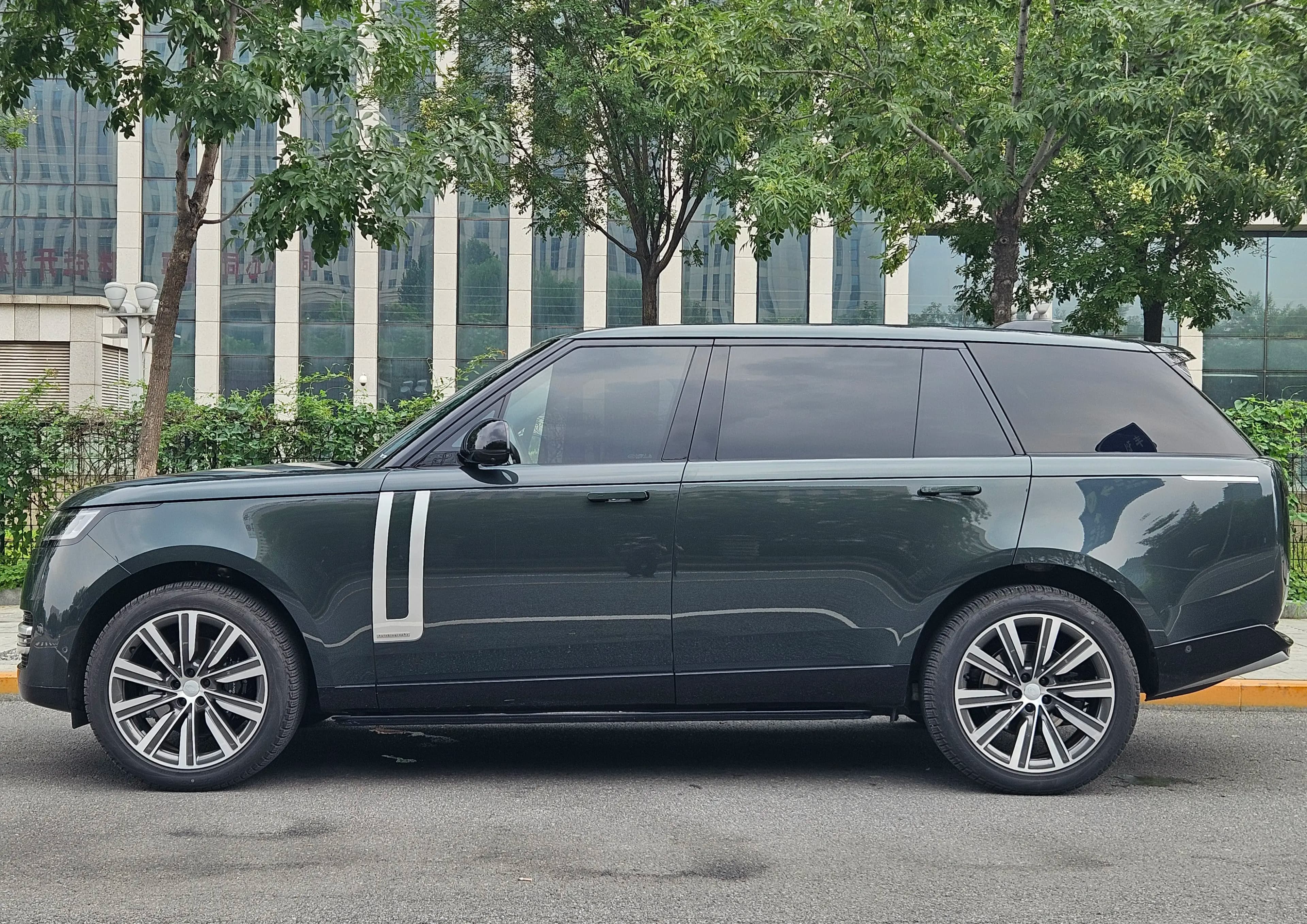 Land Rover Range rover 2024 г. 6120 км. — фото 3