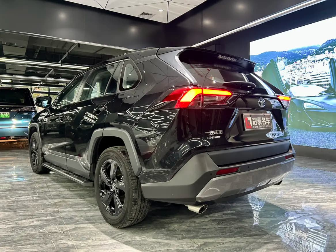 Toyota RAV4 2023 г. 27099 км. — фото 4