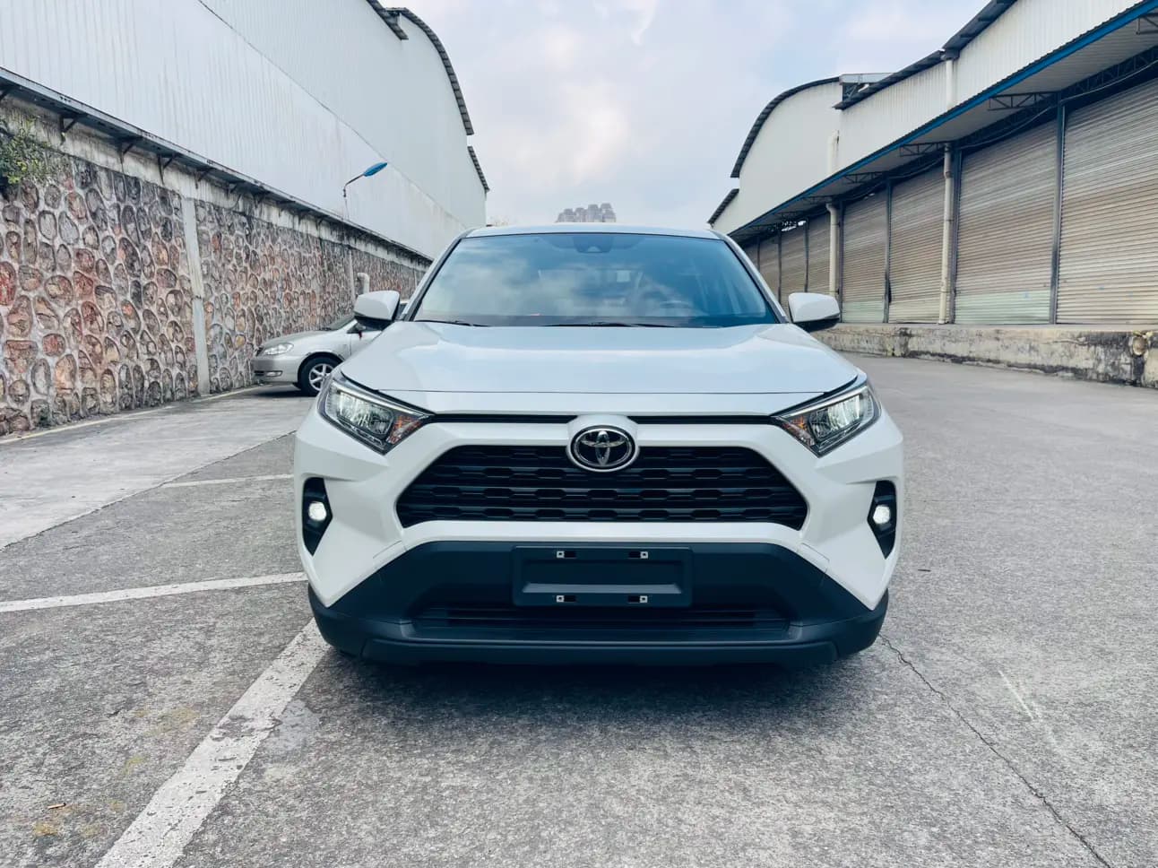 Toyota RAV4 2023 г. 33100 км. — фото 2