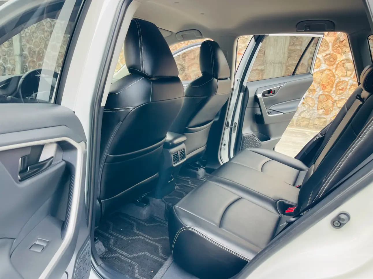 Toyota RAV4 2023 г. 33100 км. — фото 11