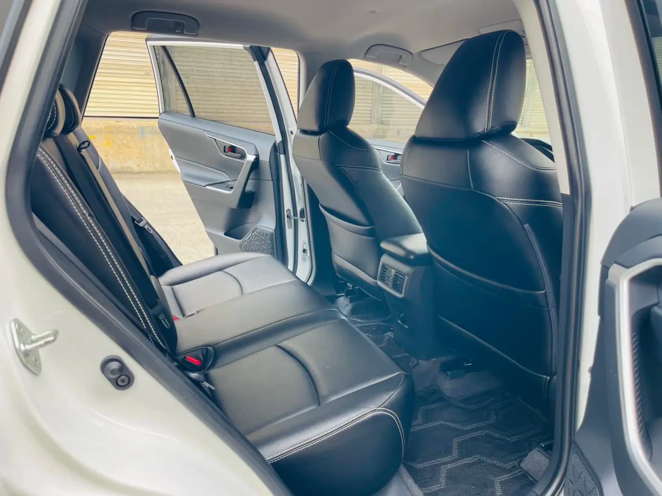 Toyota RAV4 2023 г. 33100 км. — фото 12