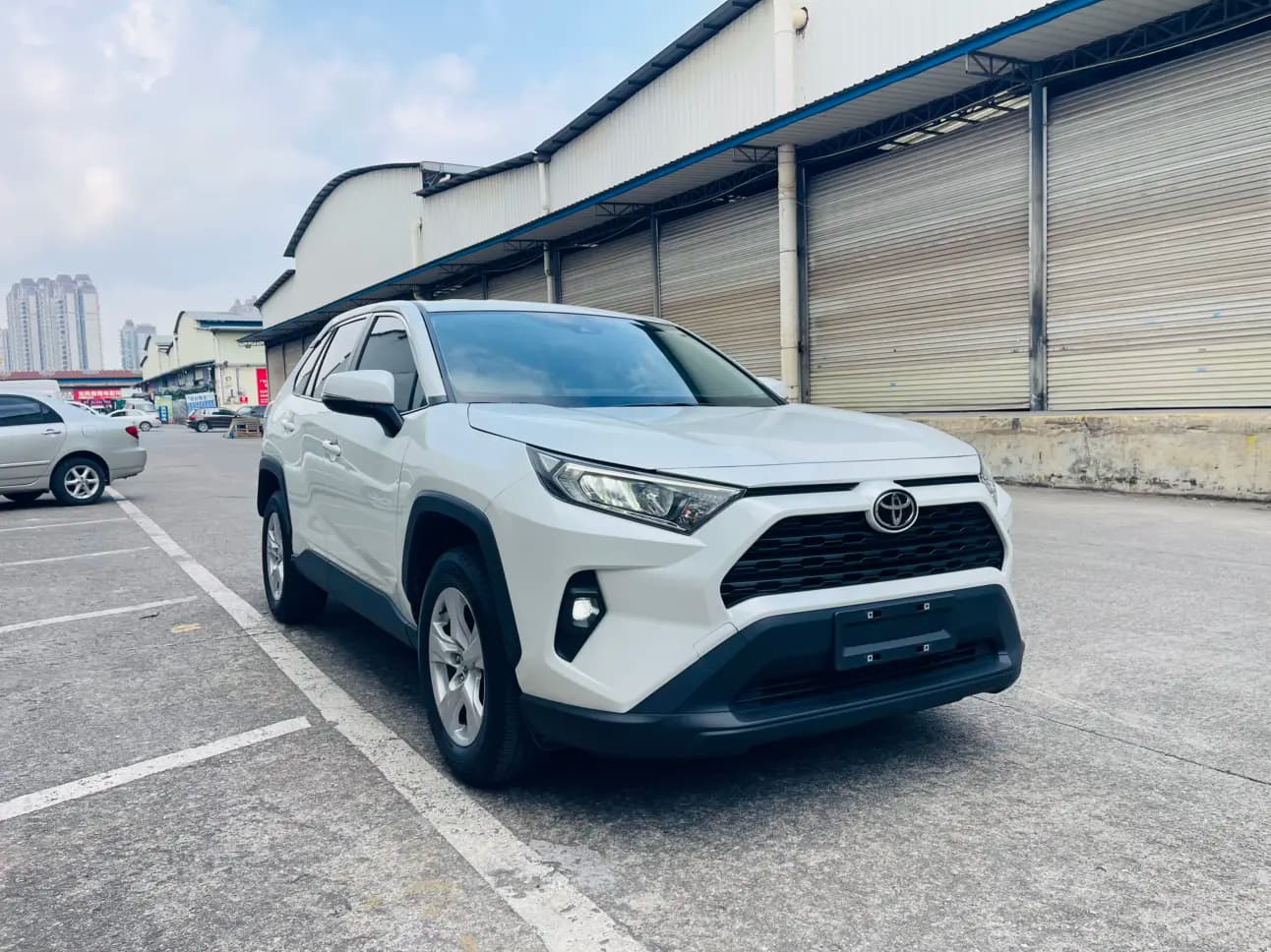 Toyota RAV4 2023 г. 33100 км. — фото 3