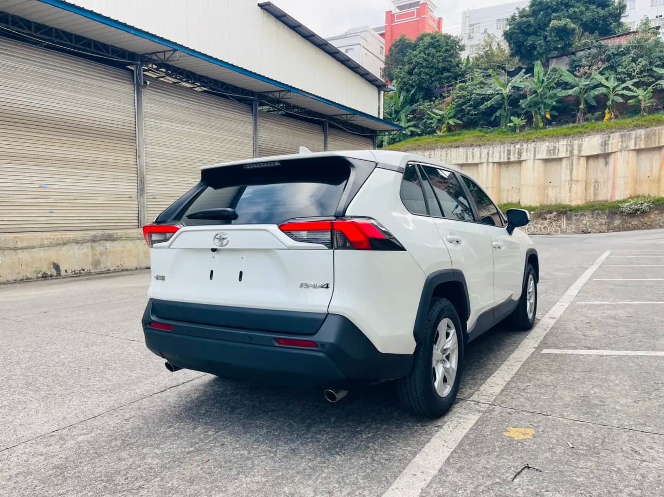 Toyota RAV4 2023 г. 33100 км. — фото 6