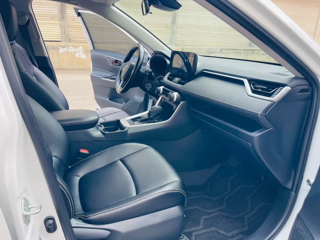 Toyota RAV4 2023 г. 33100 км. — фото 7