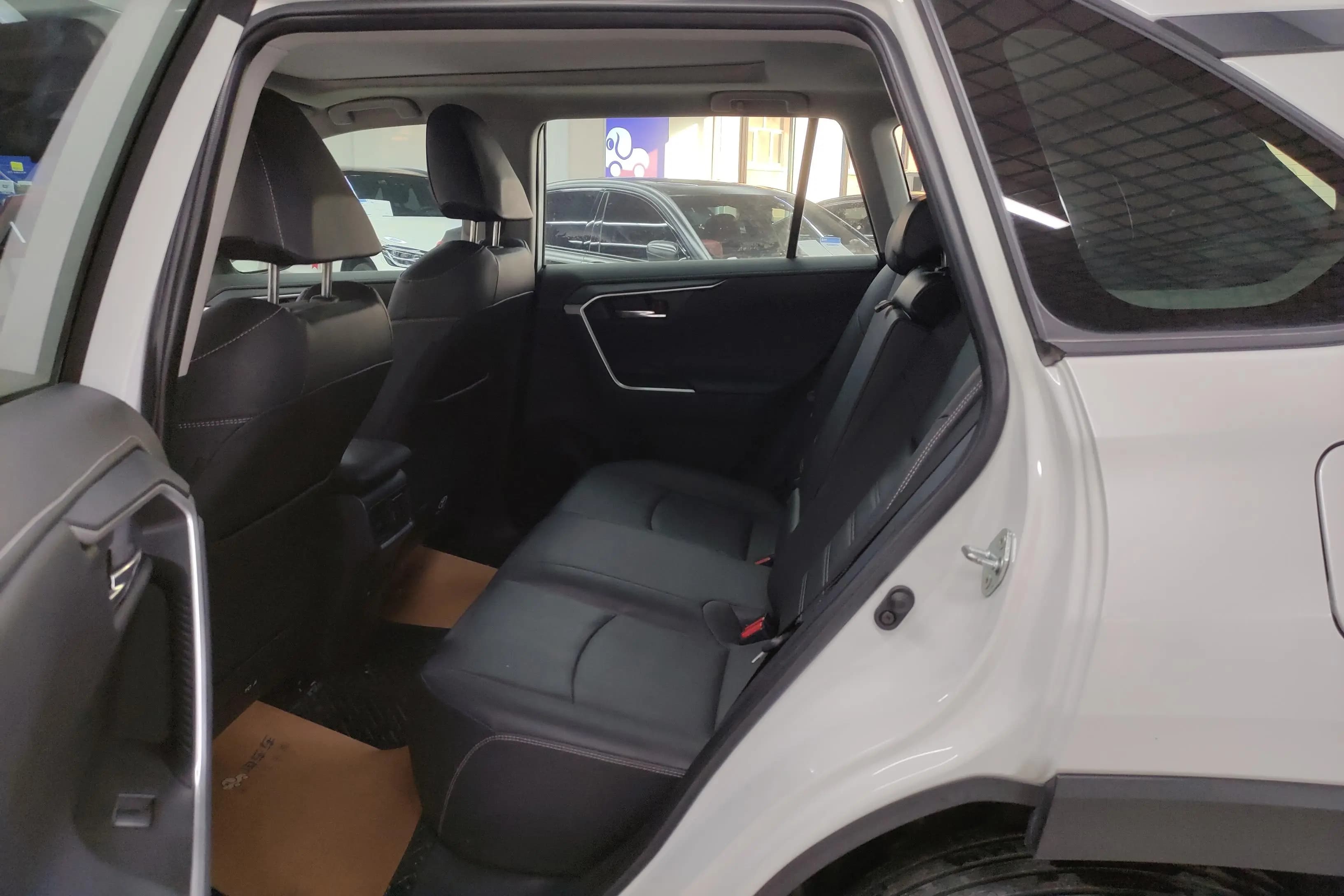 Toyota RAV4 2023 г. 48001 км. — фото 13