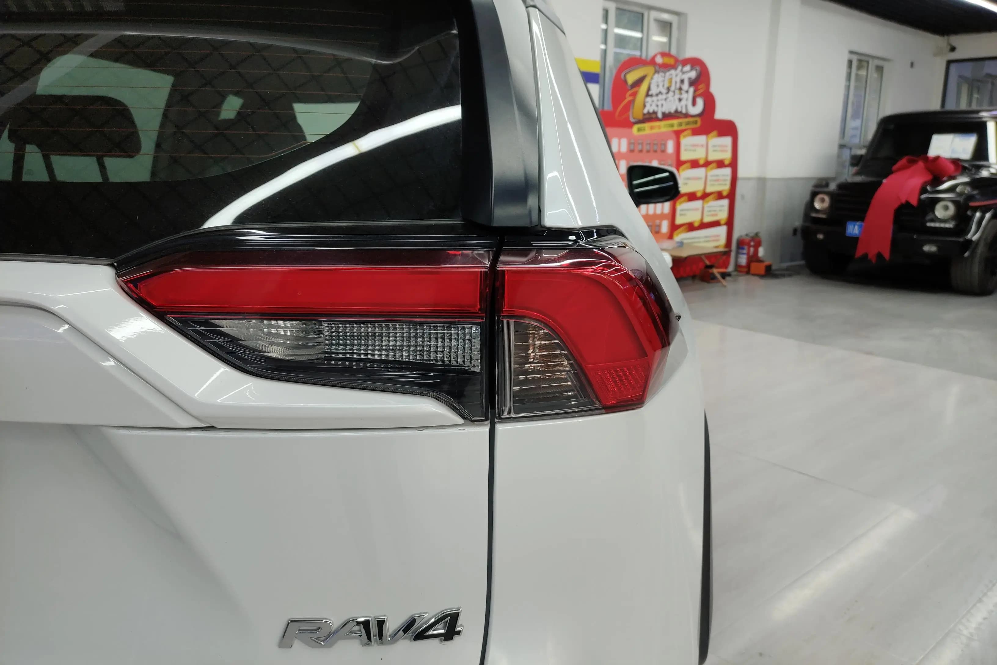 Toyota RAV4 2023 г. 48001 км. — фото 4