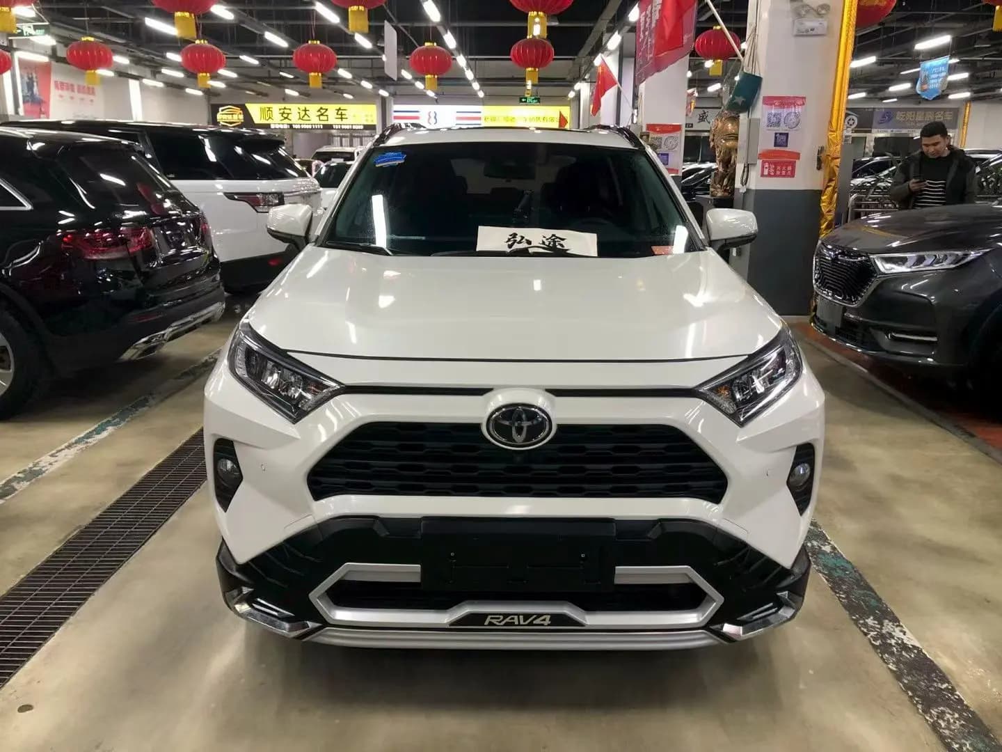 Toyota RAV4 2021 г. 58102 км. — фото 2