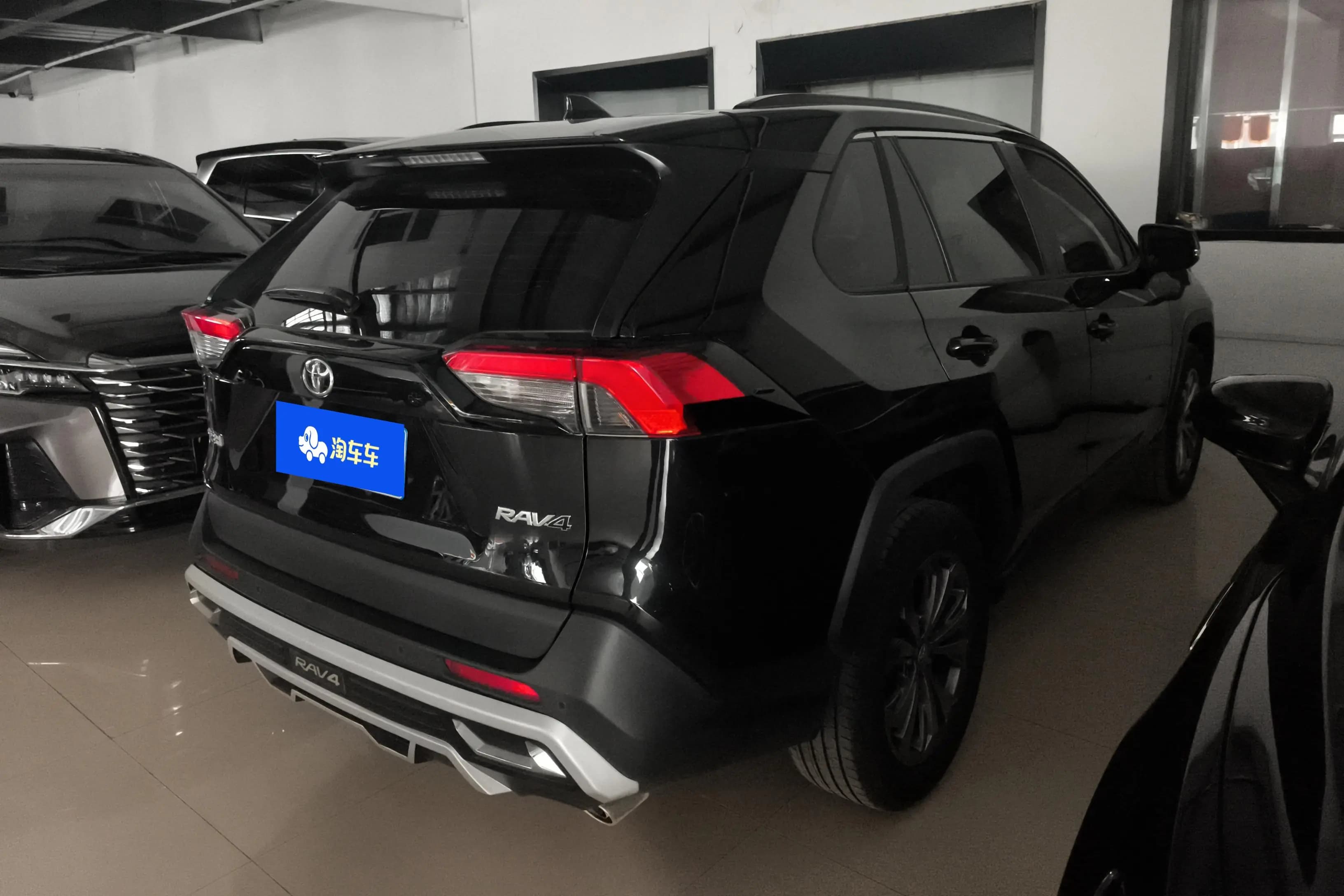 Toyota RAV4 2024 г. 28703 км. — фото 3