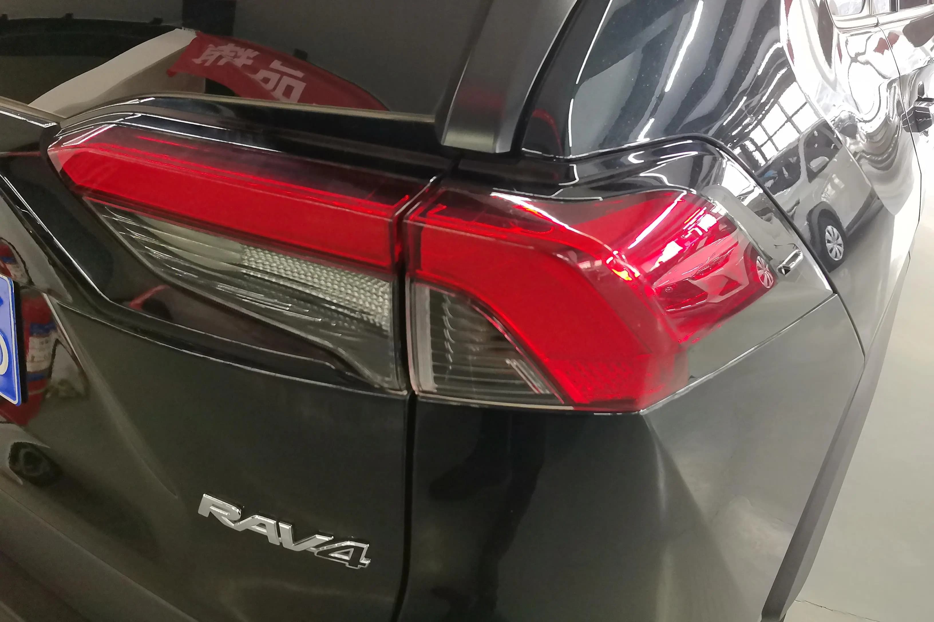 Toyota RAV4 2024 г. 28703 км. — фото 7