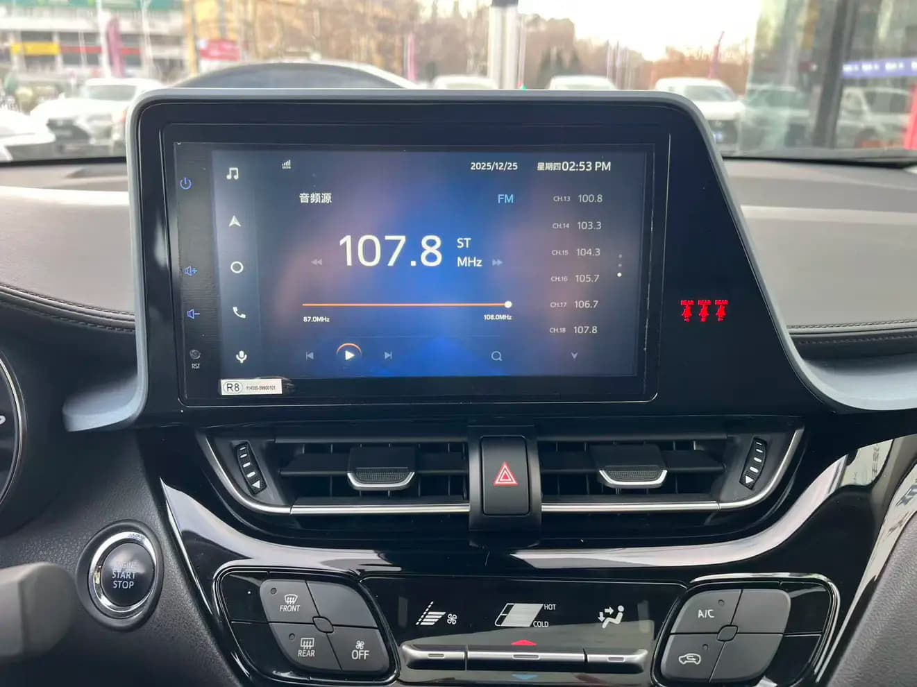 Toyota C-HR Hybrid 2023 г. 22073 км. — фото 12