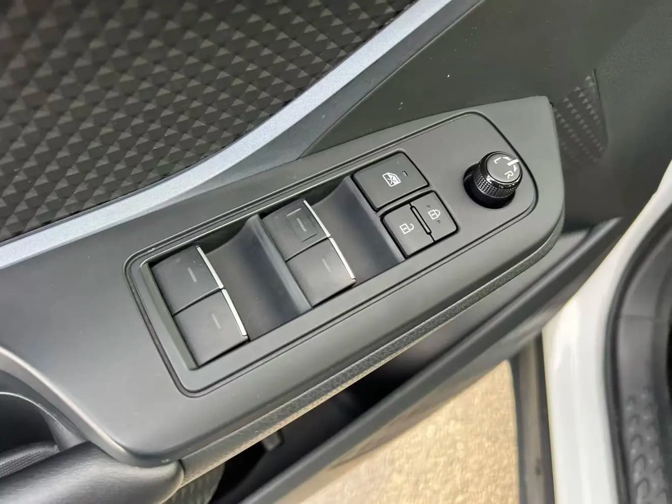 Toyota C-HR Hybrid 2023 г. 22073 км. — фото 19