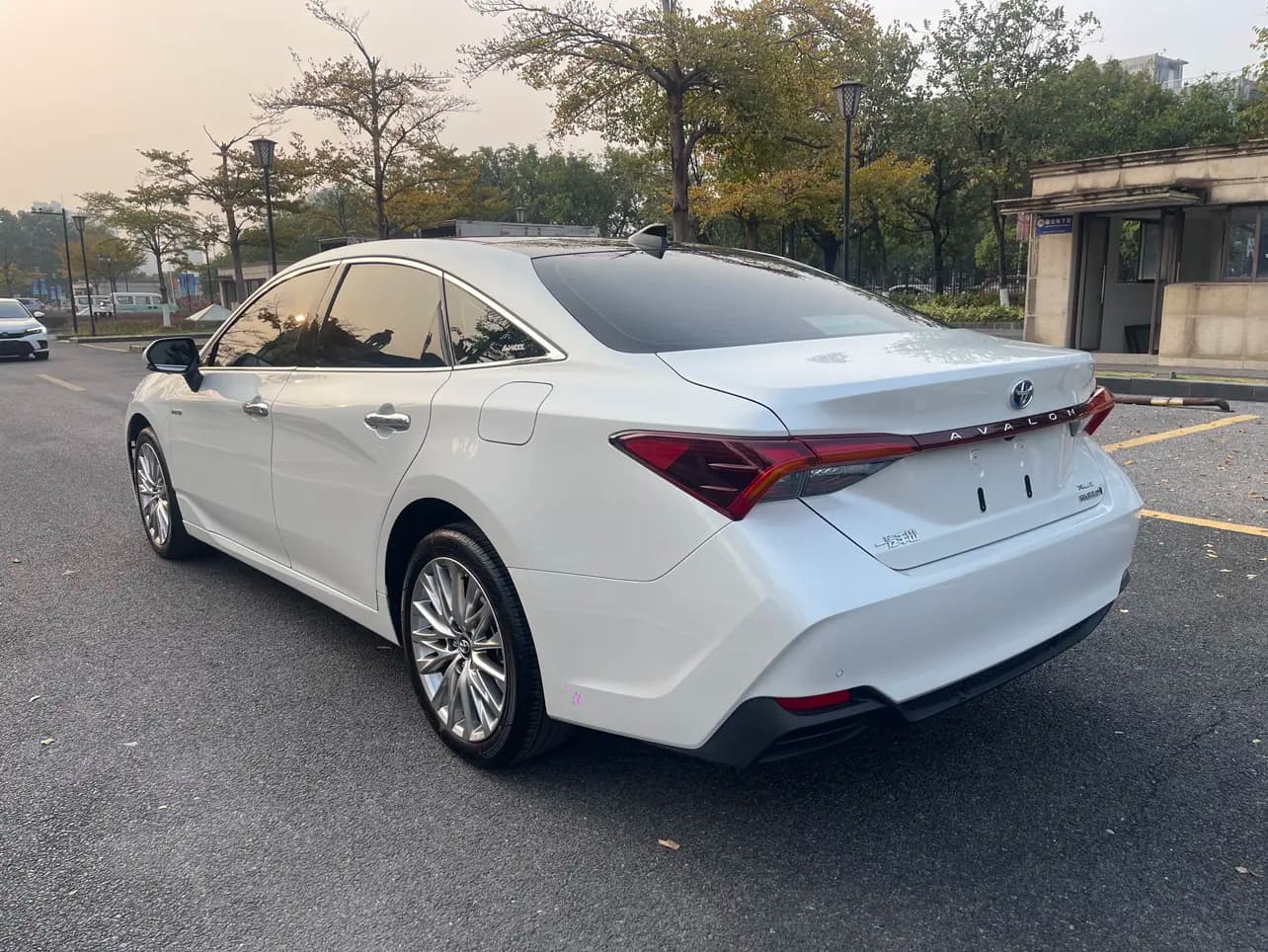 Toyota Avalon 2022 г. 34122 км. — фото 4