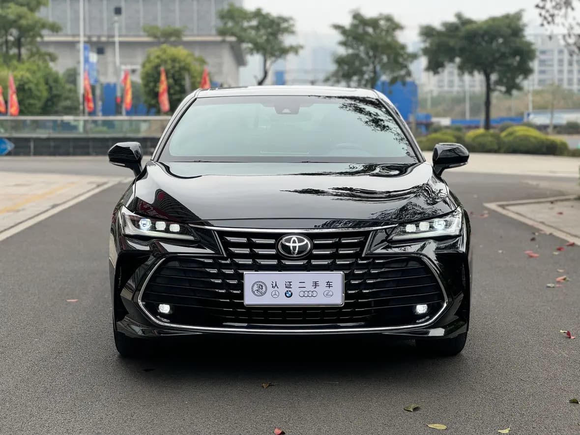 Toyota Avalon 2023 г. 45623 км. — фото 2