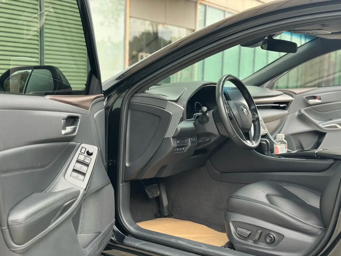 Toyota Avalon 2023 г. 45623 км. — фото 12