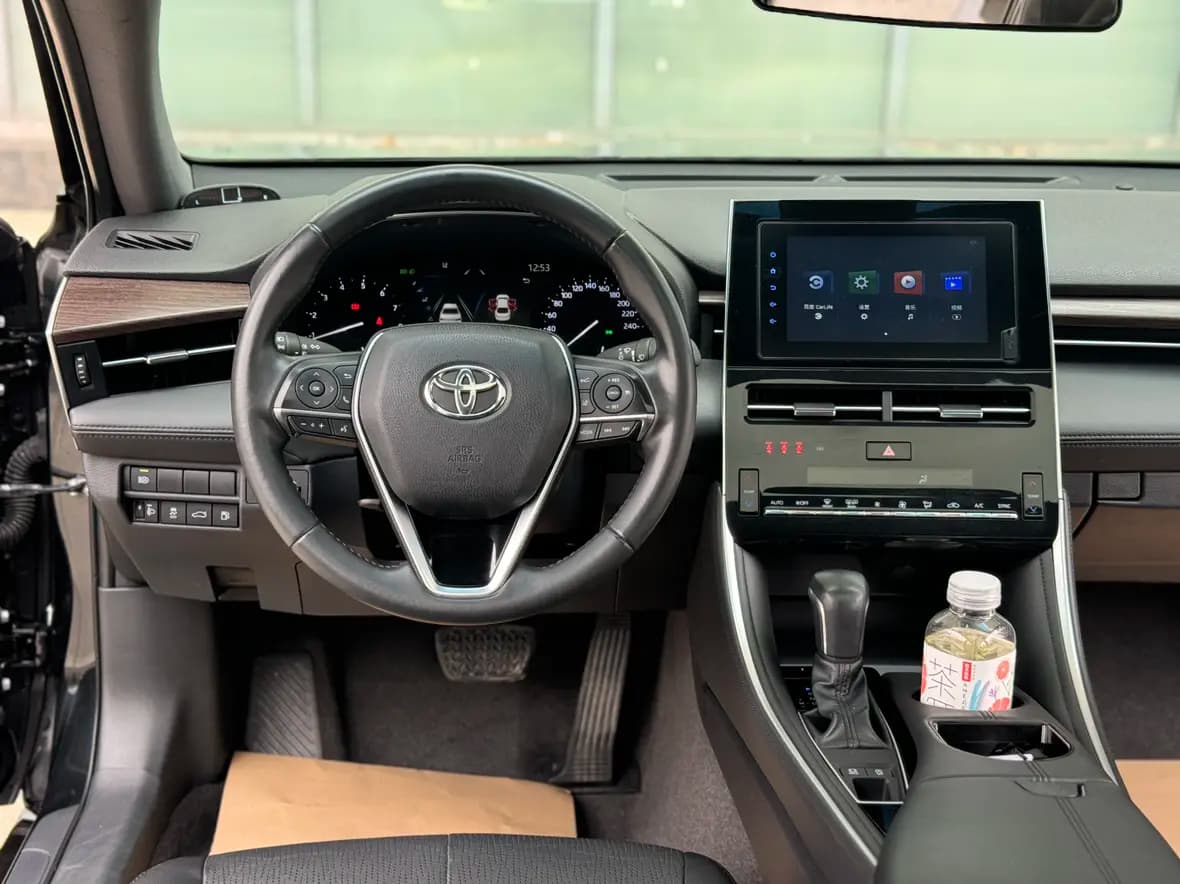 Toyota Avalon 2023 г. 45623 км. — фото 9