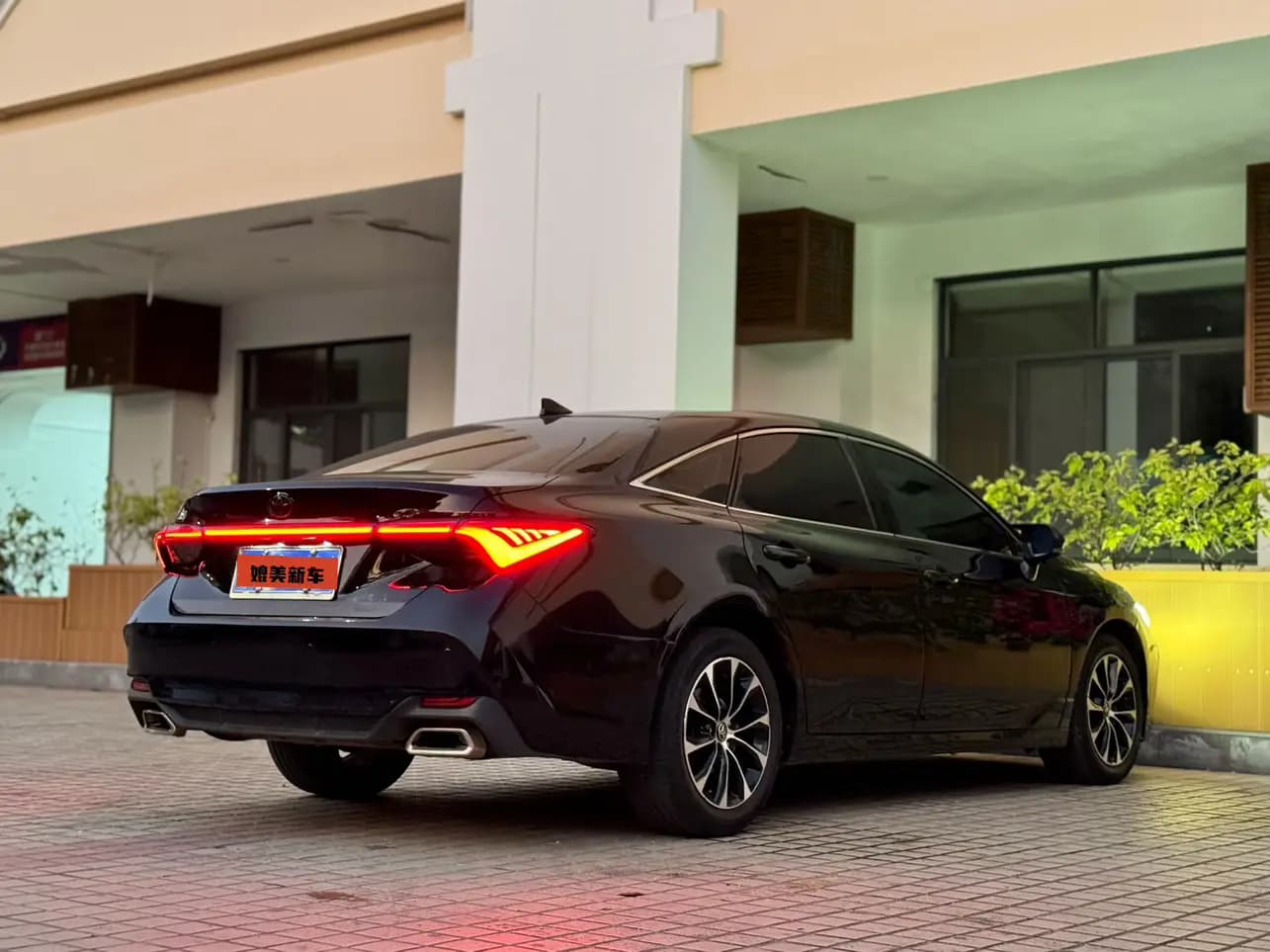 Toyota Avalon 2023 г. 176324 км. — фото 4