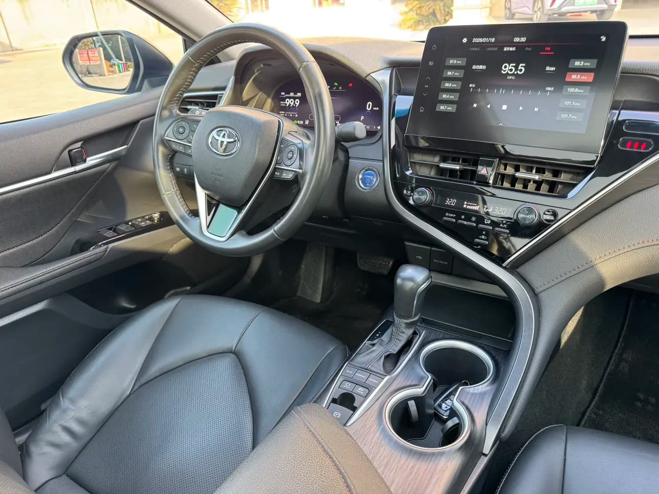 Toyota Camry 2023 г. 48000 км. — фото 13
