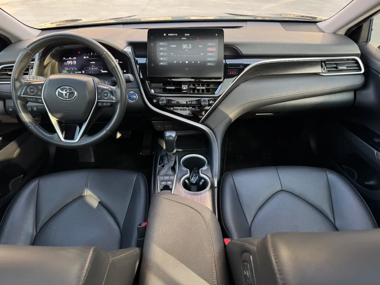 Toyota Camry 2023 г. 48000 км. — фото 10