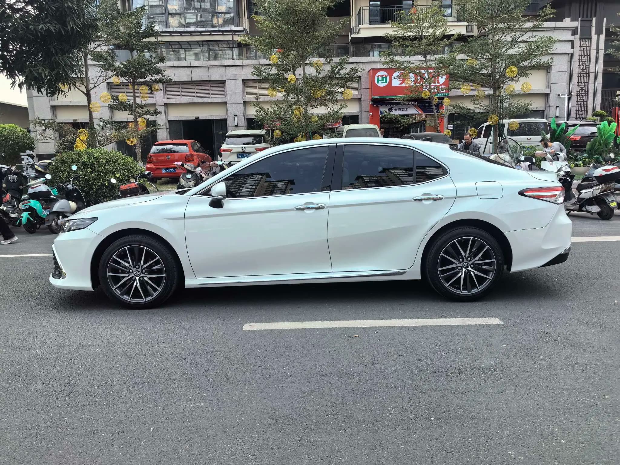 Toyota Camry 2024 г. 11000 км. — фото 3