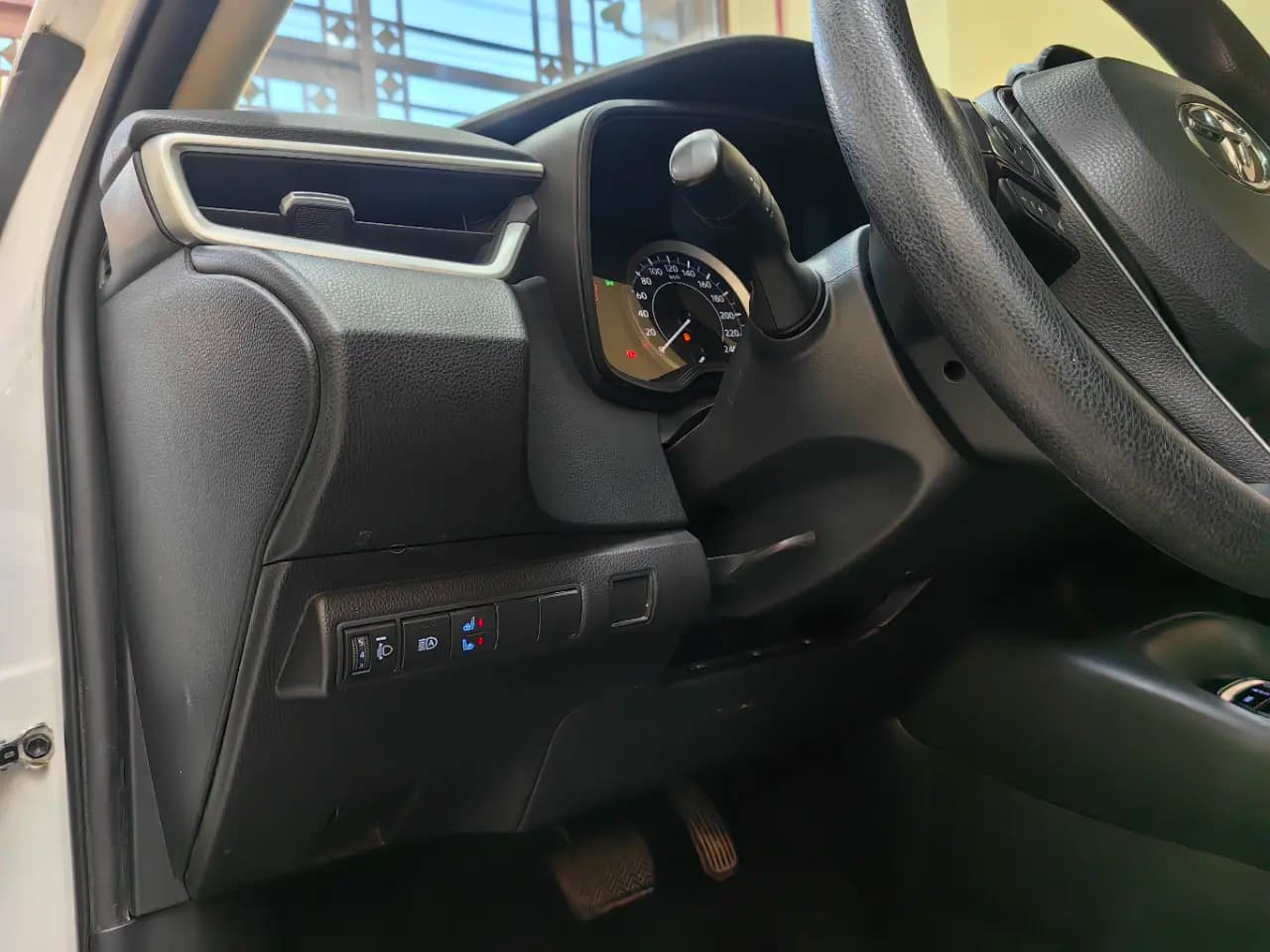 Toyota Corolla 2022 г. 32109 км. — фото 11