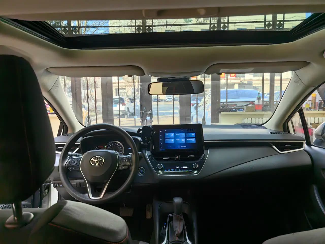 Toyota Corolla 2022 г. 32109 км. — фото 12
