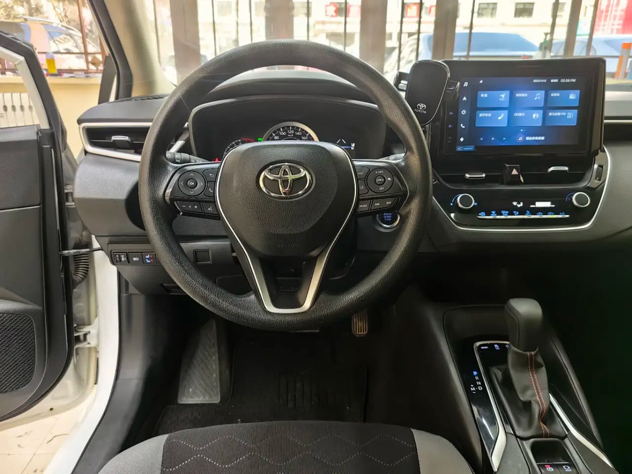 Toyota Corolla 2022 г. 32109 км. — фото 10