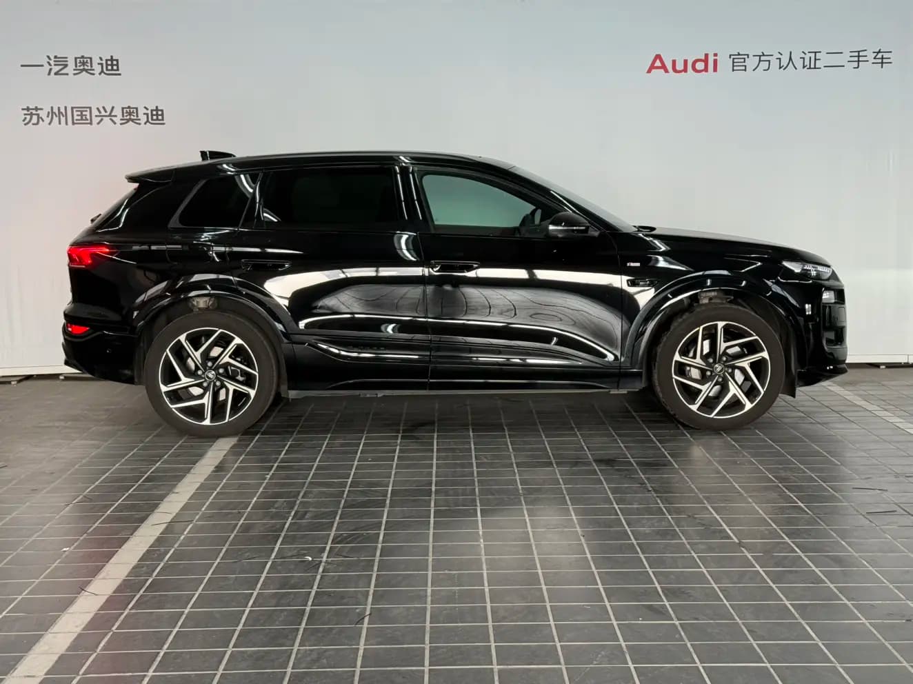 Audi Q6L e-tron 2025 г. 11045 км. — фото 4