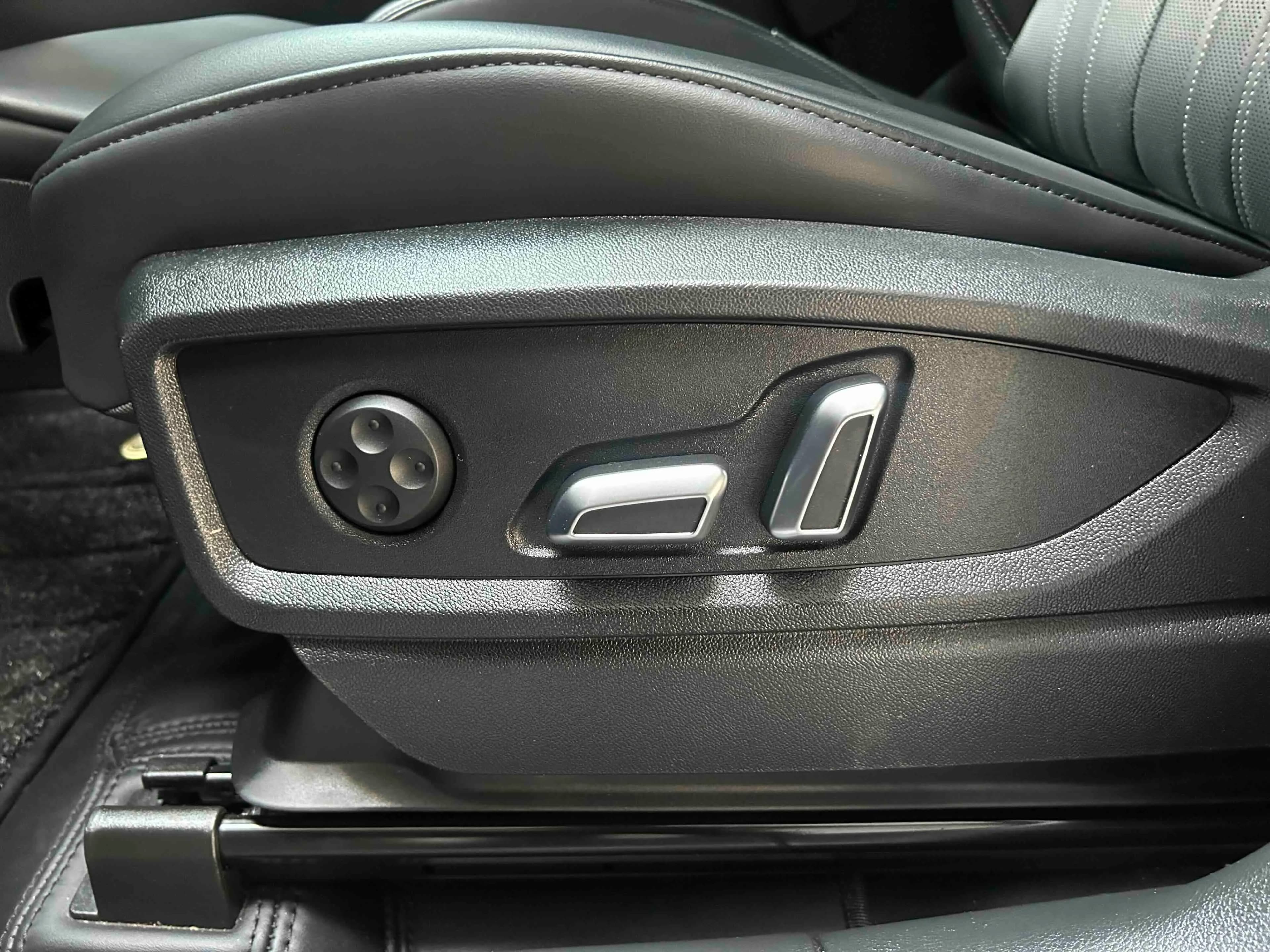 Audi Q5L 2024 г. 24123 км. — фото 17
