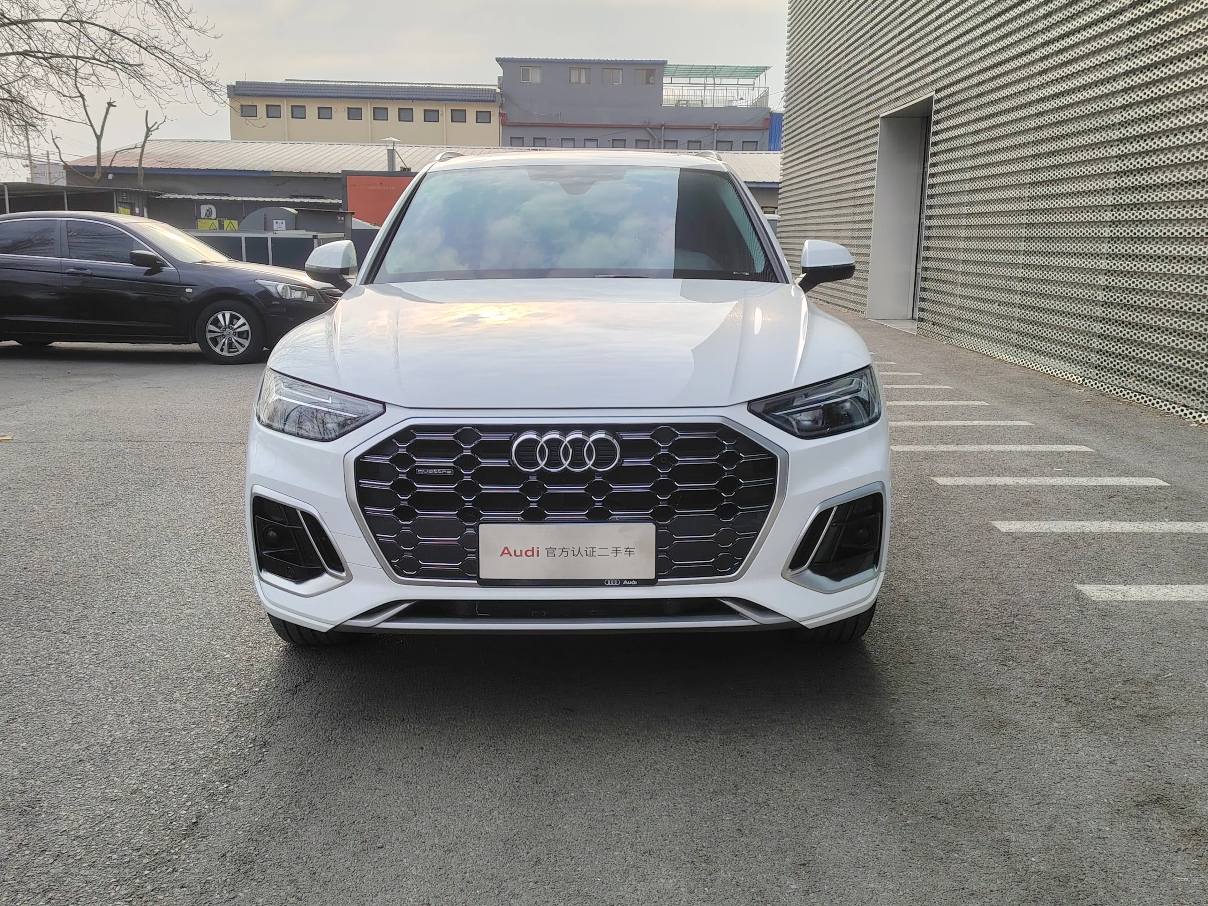 Audi Q5L 2023 г. 53114 км. — фото 2