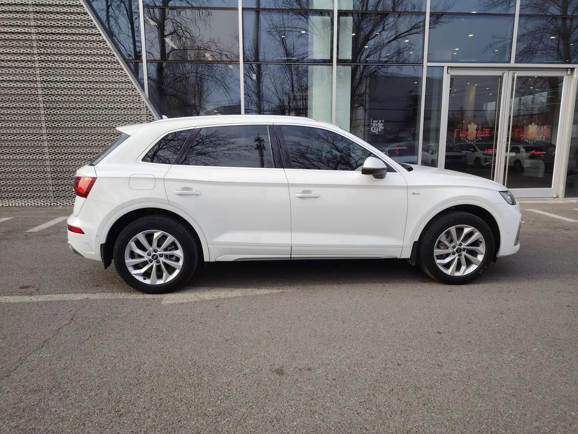 Audi Q5L 2023 г. 53114 км. — фото 5