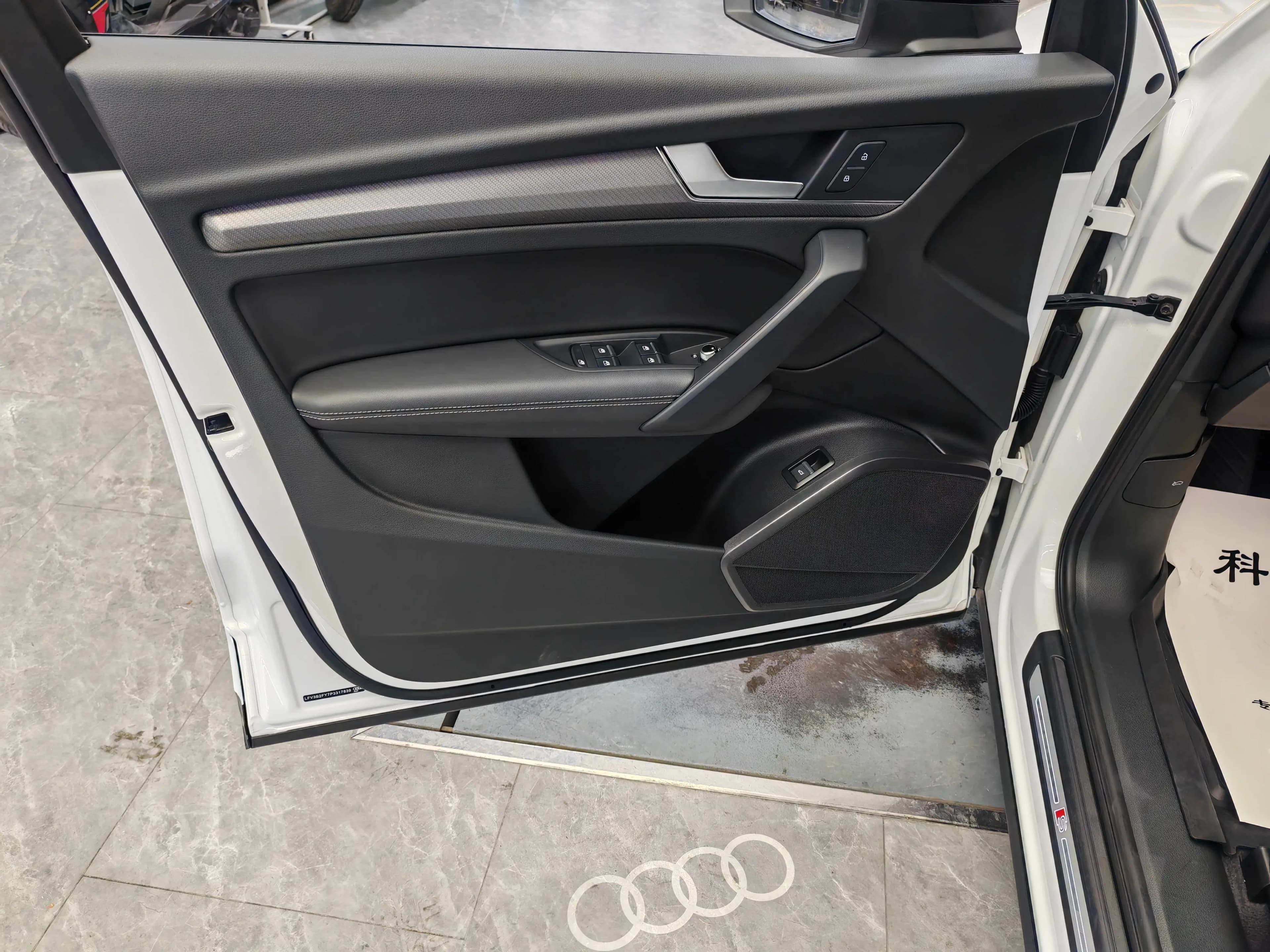 Audi Q5L 2023 г. 31104 км. — фото 10