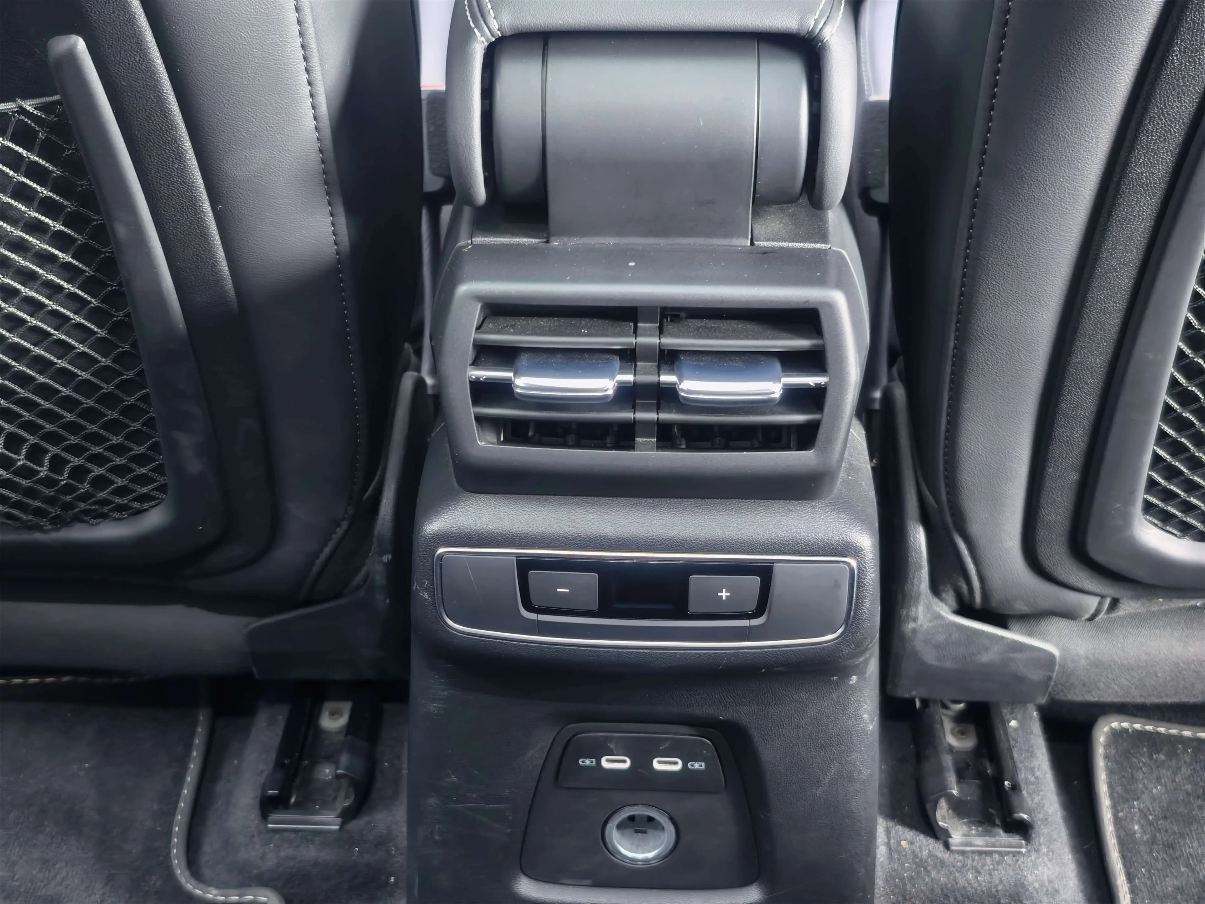 Audi Q4 e-tron 2024 г. 41073 км. — фото 11