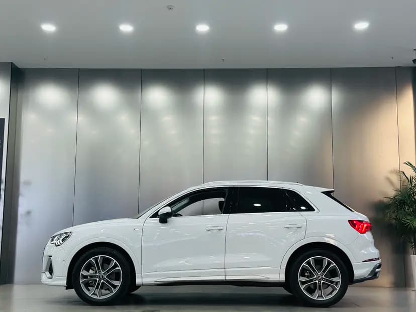 Audi Q3 2022 г. 46300 км. — фото 4