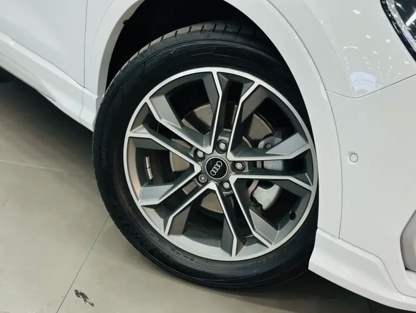 Audi Q3 2022 г. 46300 км. — фото 6