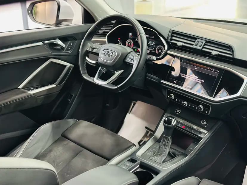 Audi Q3 2022 г. 46300 км. — фото 8