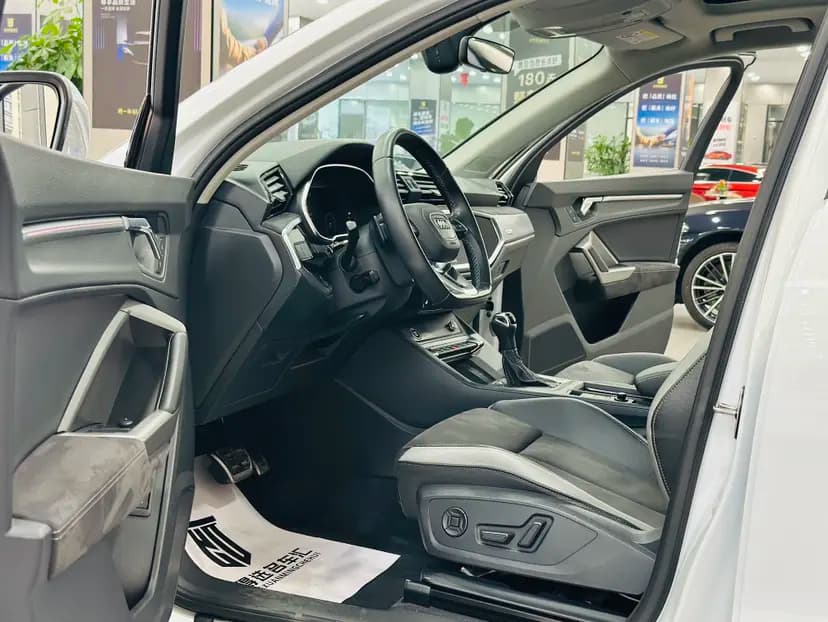 Audi Q3 2022 г. 46300 км. — фото 9